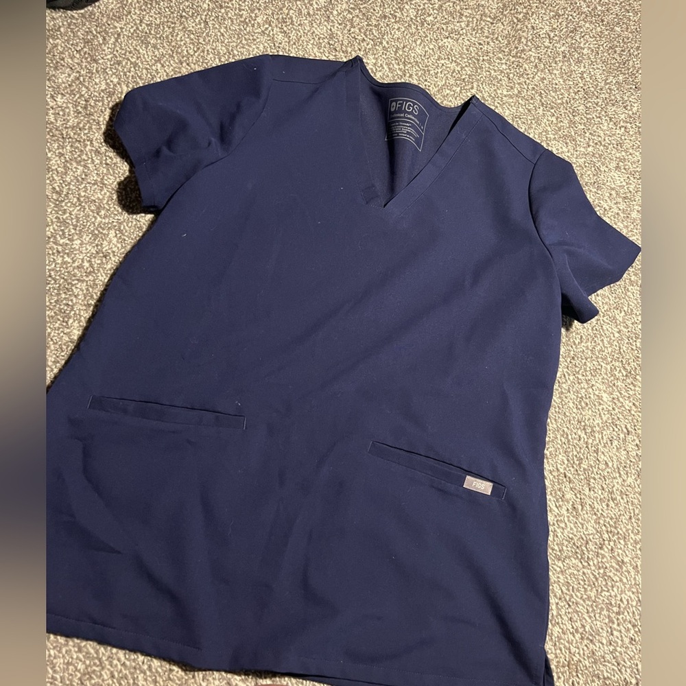 FIGS NAVY CASMA TOP